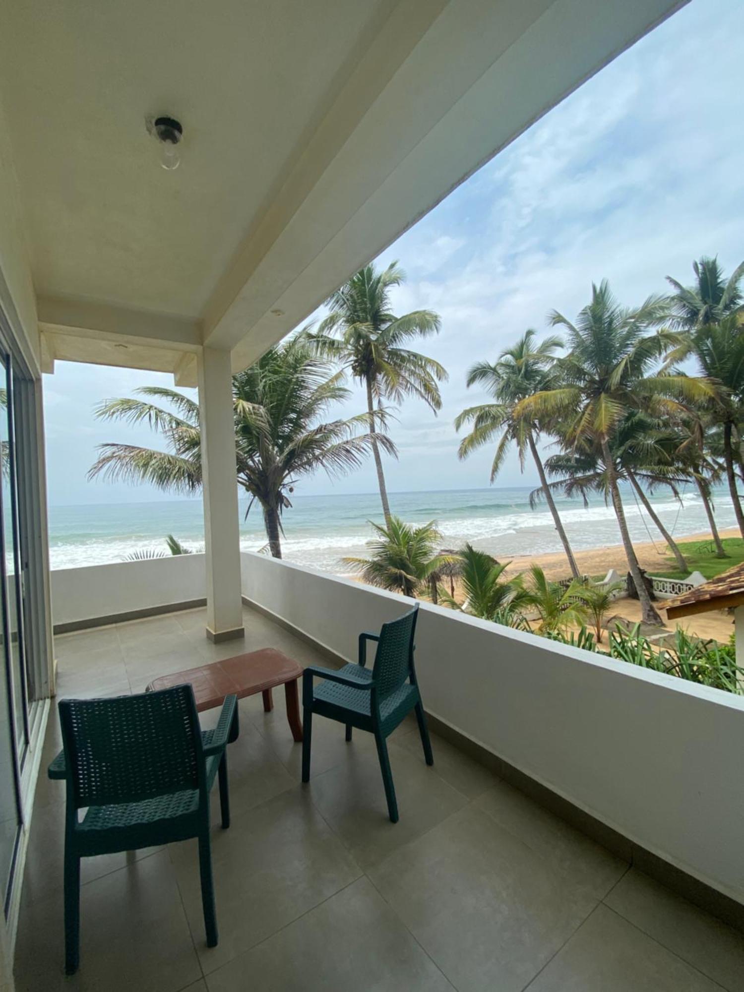 Mirage Beach House At Morava Court Хіккадува Екстер'єр фото