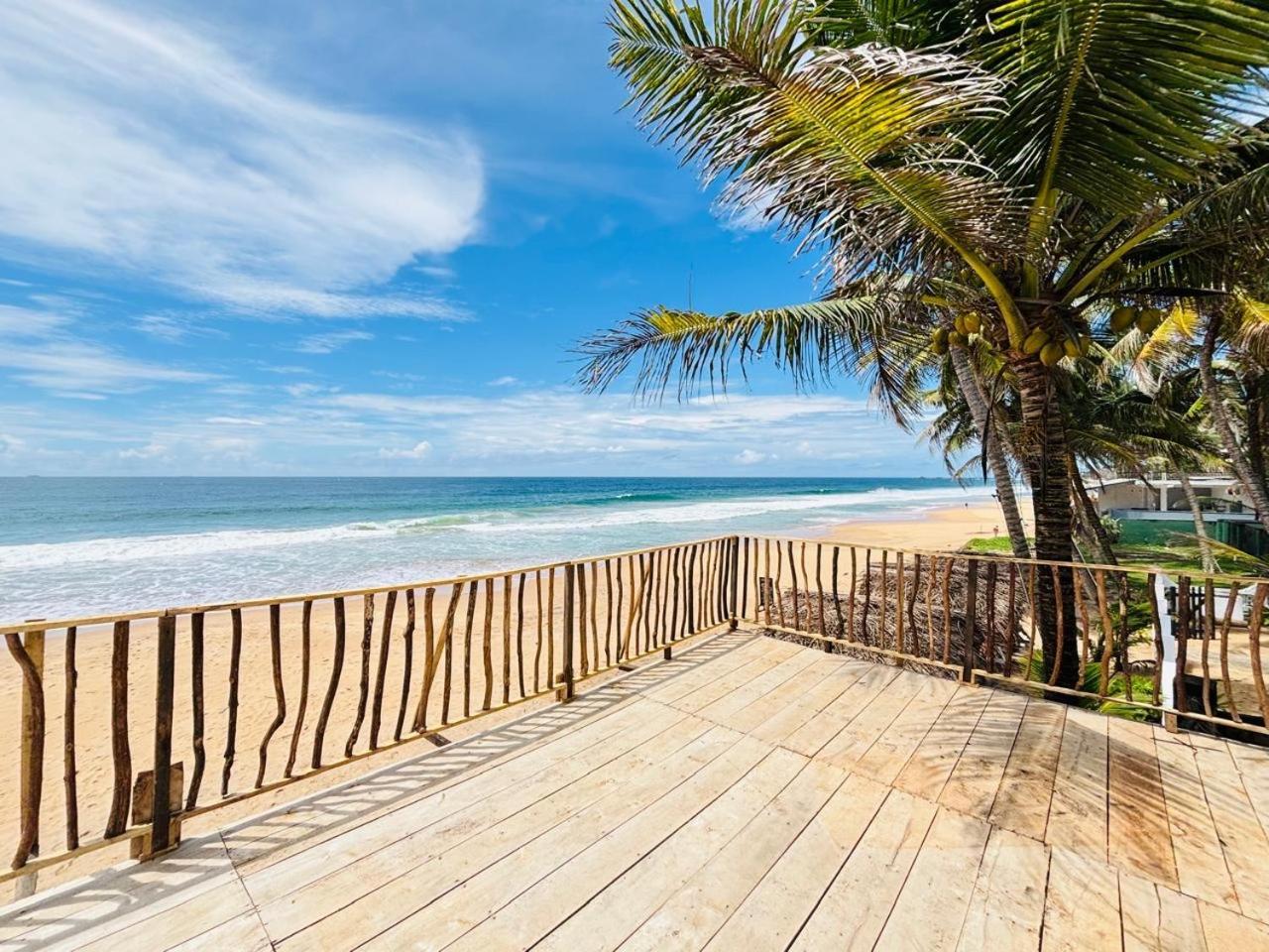 Mirage Beach House At Morava Court Хіккадува Екстер'єр фото