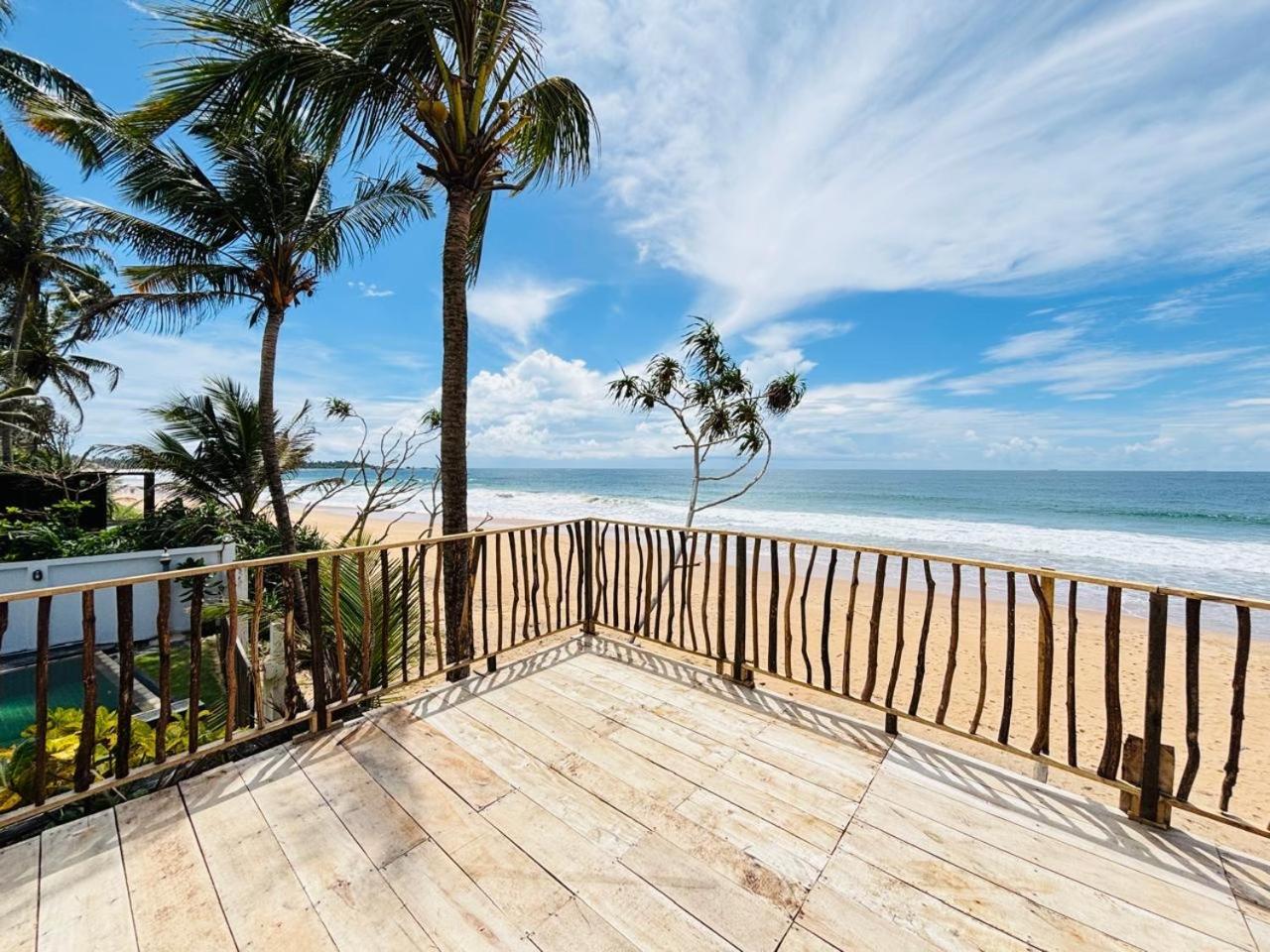 Mirage Beach House At Morava Court Хіккадува Екстер'єр фото