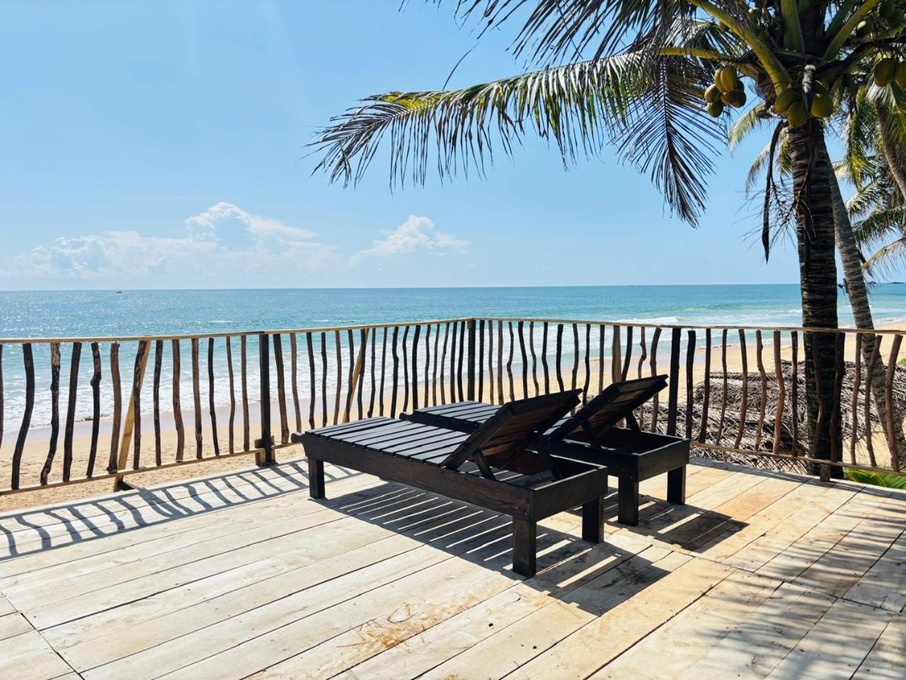 Mirage Beach House At Morava Court Хіккадува Екстер'єр фото